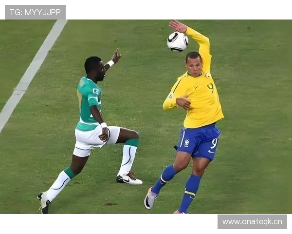 手球判罚中“落地支撑手”为何常被忽视？规则解读揭秘矛盾点