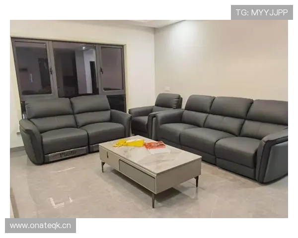 刷到石宇奇家居照第一反应：家居感真温柔，第二反应：那张沙发标价把我劝退